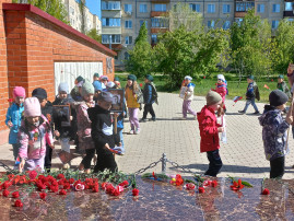 Возложение цветов Возложение цветов.