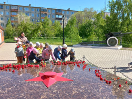 Возложение цветов Возложение цветов.